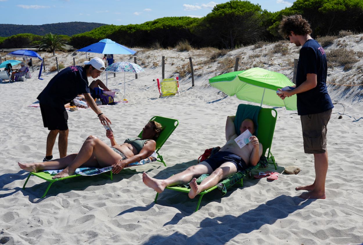 Unione Italiana Ciechi ed Ipovedenti di Nuoro, “L’estate vive nei tuoi occhi”: la prevenzione arriva anche in spiaggia