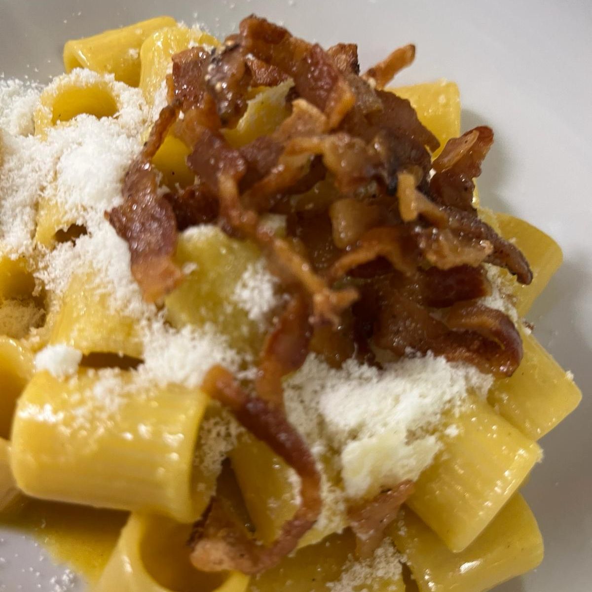 Gastronomia, il 6 aprile si festeggia la pasta alla carbonara con i grandi chef. A Calamosca ci pensa Michele Ferrara